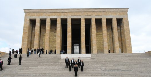 TÜRGÖK ATATÜRK'ÜN HUZURUNDA. Ayrıntılar için Tıklayınız